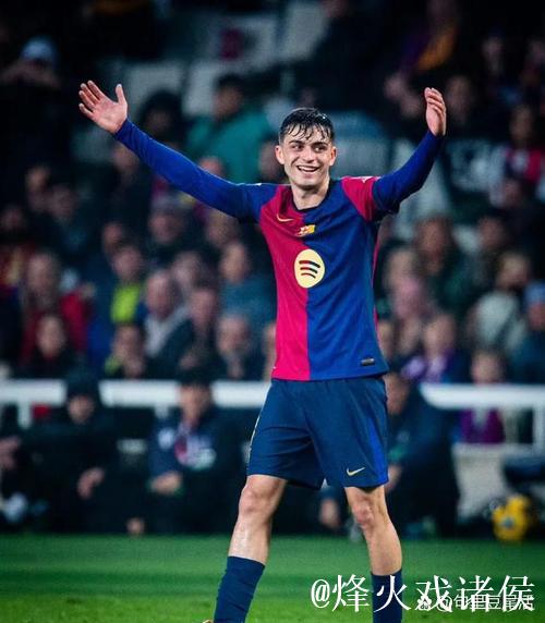 巴萨球员齐聚观摩板式网球巅峰对决 巴萨球员齐聚观摩板式网球巅峰对决