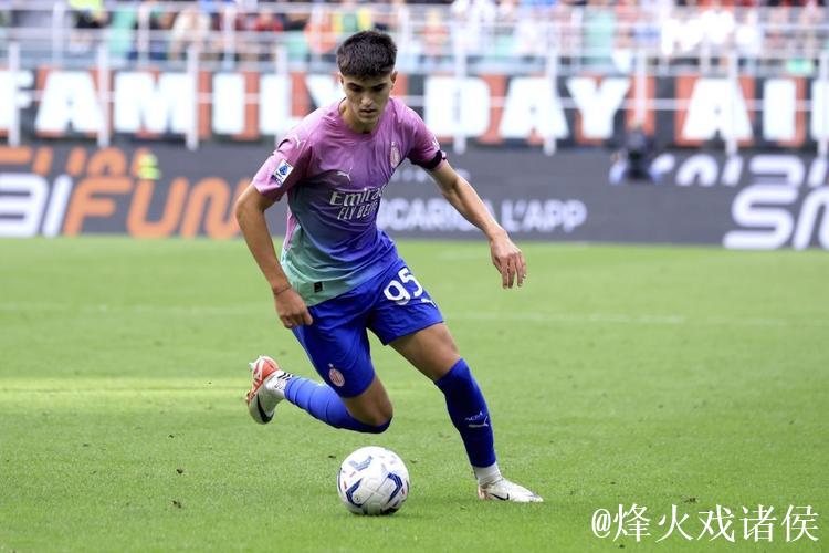 巴尔泰萨吉成为自马尔蒂尼后意甲中最年轻进球的米兰后卫