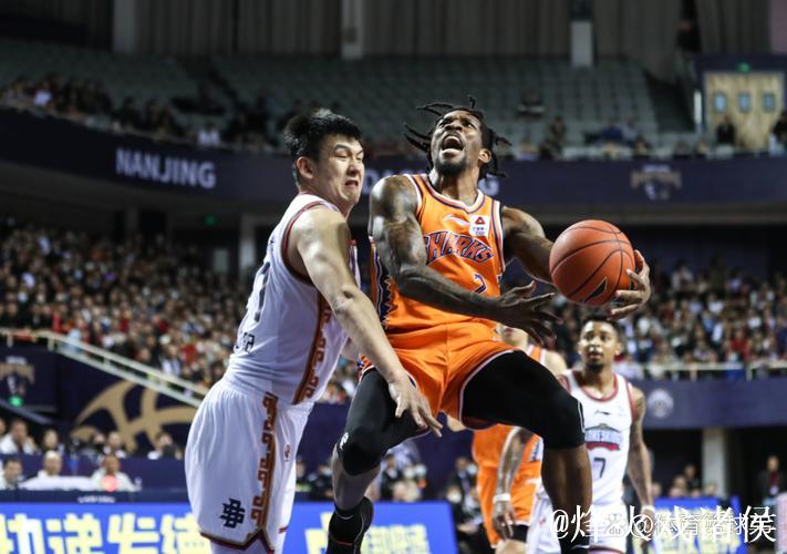 上海市学生篮球锦标赛激战,小嵩特莱赛挑战FMVP 上海市学生篮球锦标赛激战,小嵩特莱赛挑战FMVP