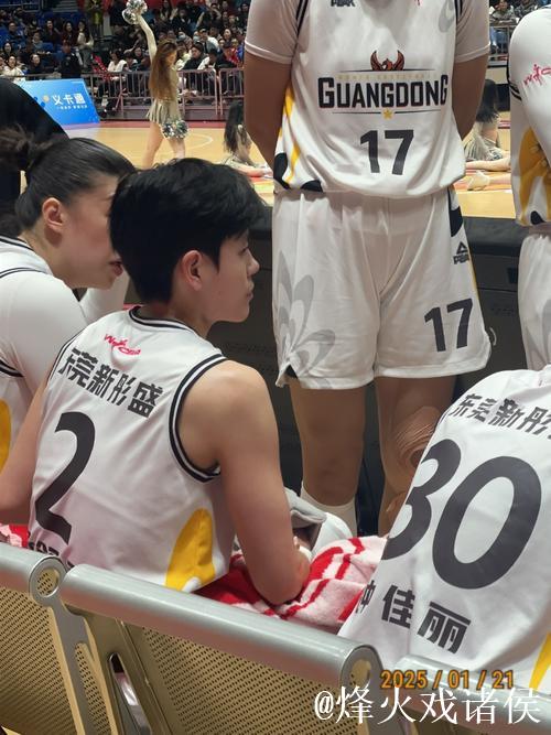 上海市学生篮球锦标赛激战,小嵩特莱赛挑战FMVP 上海市学生篮球锦标赛激战,小嵩特莱赛挑战FMVP